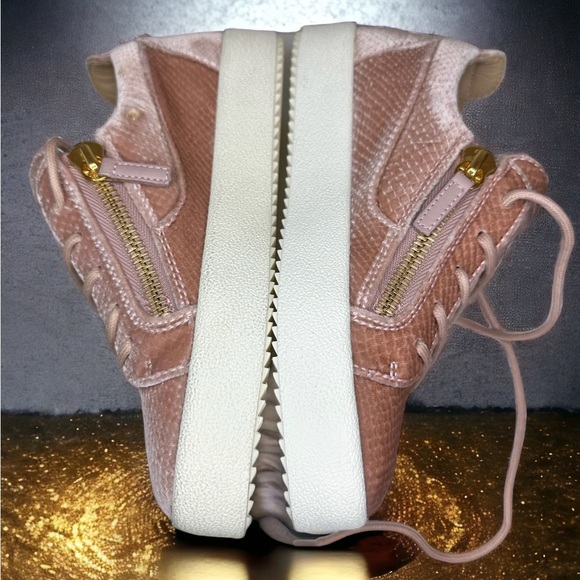 Brand New GIUSEPPE ZANOTTI of Gail velvet Low-top sneakers. Size 6 - Picture 3 of 8